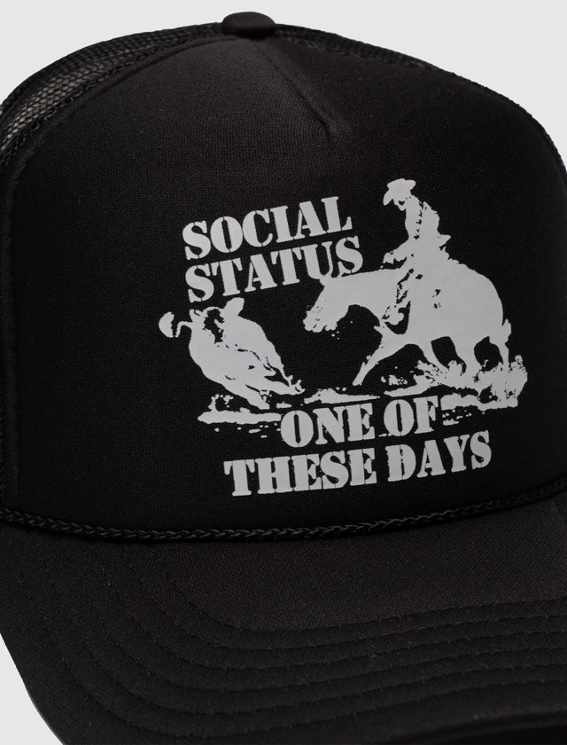 ROUND UP TRUCKER HAT