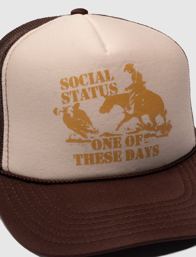 ROUND UP TRUCKER HAT