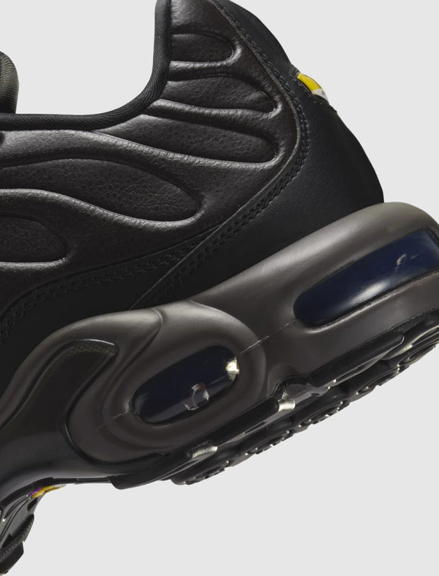 AIR MAX PLUS PRM OLYMPICS "BLACK TEA"