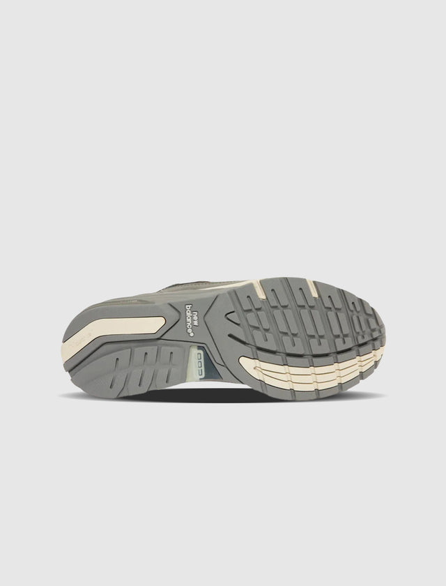 MADE IN USA 992 "GREY"