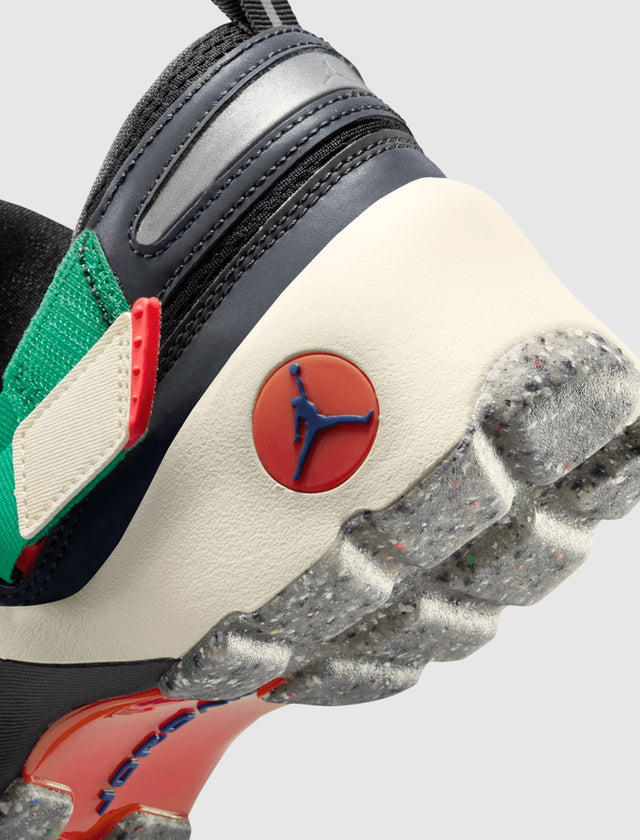 WOMEN'S JORDAN TRUNNER LX RA "BLACK/WHITE/COCONUT MILK/ ORANGE BLAZE"