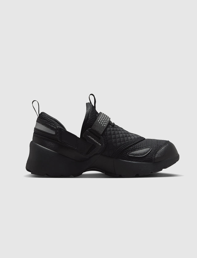 WOMEN'S JORDAN TRUNNER LX "BLACK"
