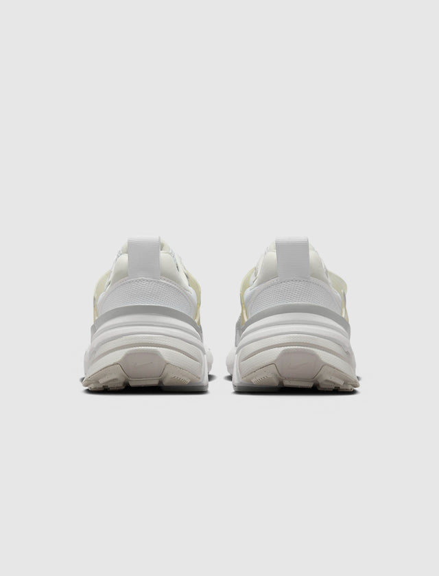 WOMEN'S V2K RUN "WHITE/METALLIC SILVER"