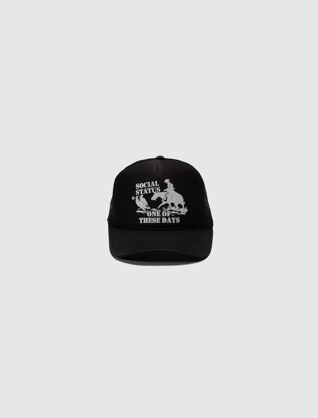 ROUND UP TRUCKER HAT
