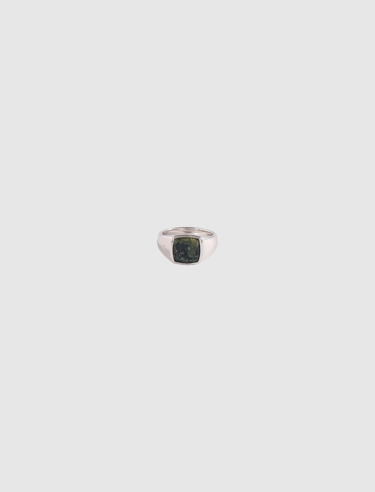 TOM WOOD KAY RING KAMBABA – Social Status