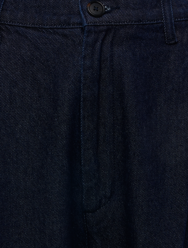 SINGLE PLEAT DENIM SHORTS