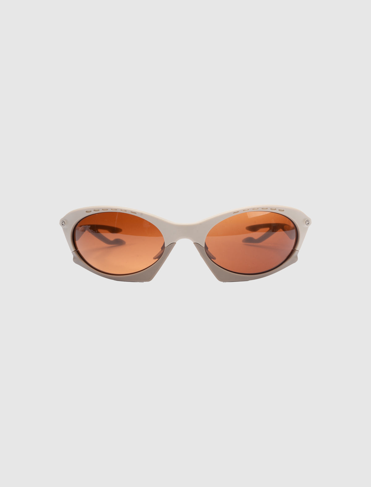 OAKLEY PLANTARIS – Social Status