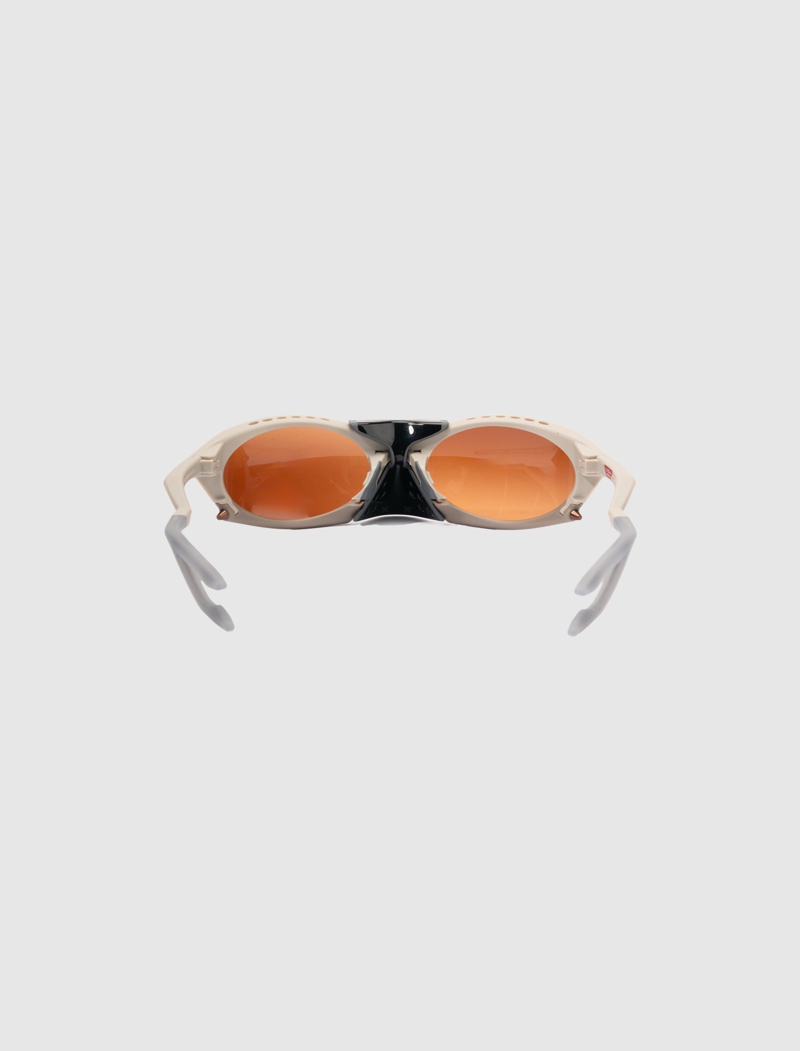 OAKLEY PLANTARIS – Social Status