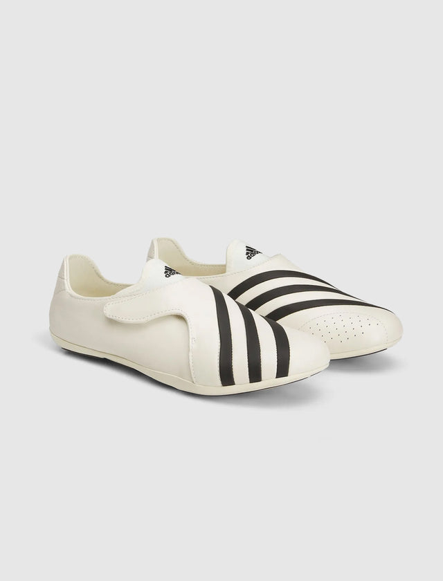 ファレル ウィリアムス ヨガ ヴァリオ "ホワイト/ブラック"