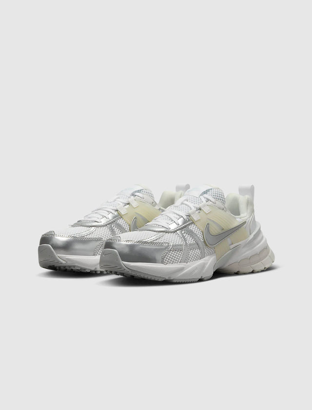 WOMEN'S V2K RUN "WHITE/METALLIC SILVER"