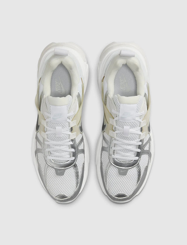 WOMEN'S V2K RUN "WHITE/METALLIC SILVER"