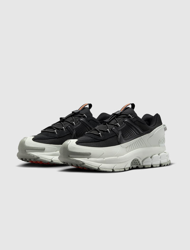 ZOOM VOMERO ROAM "BLACK/ LIGHT SILVER"