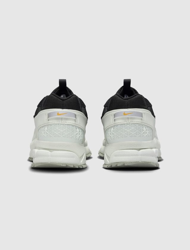 ZOOM VOMERO ROAM "BLACK/ LIGHT SILVER"