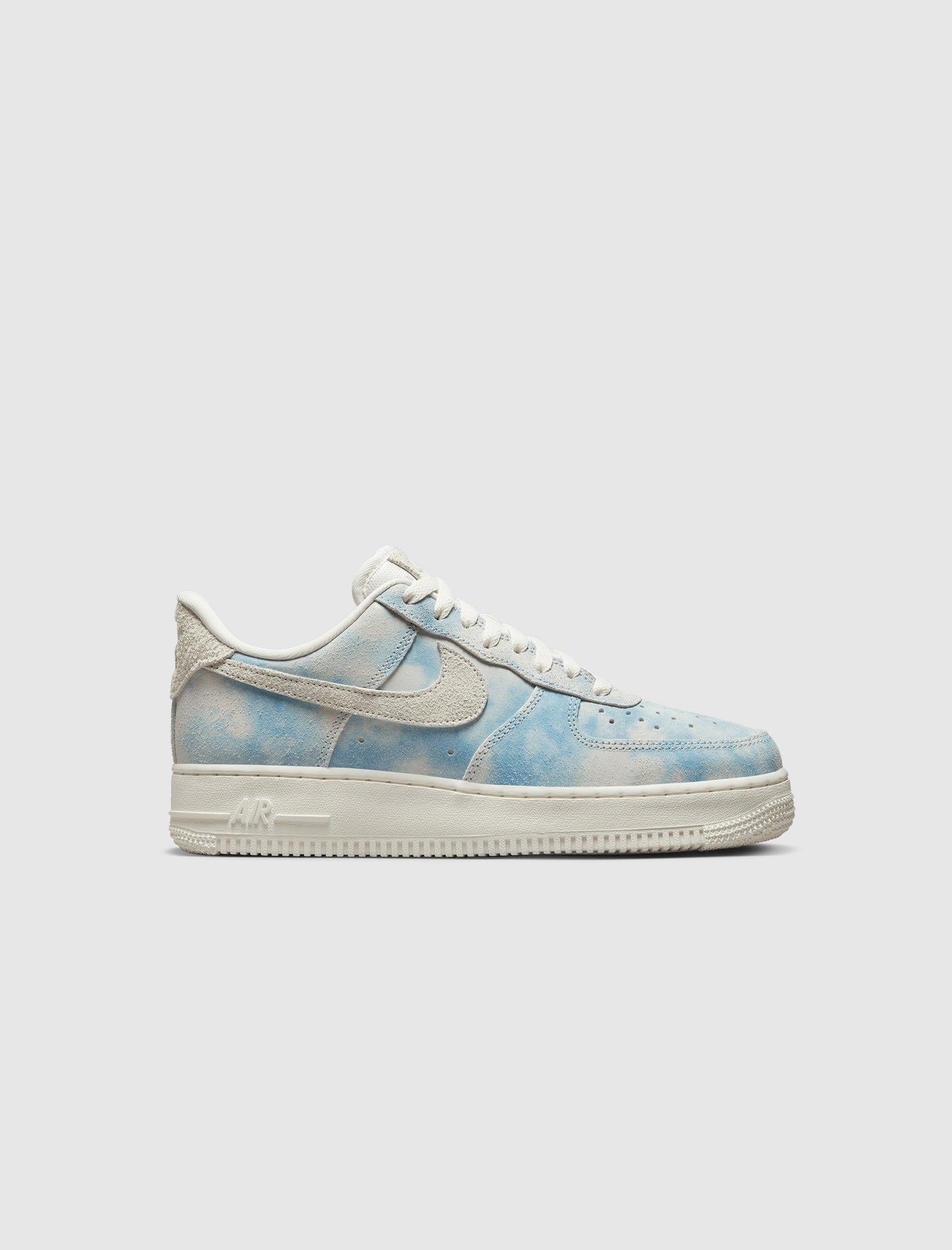WOMEN'S AIR FORCE 1 '07 SE "CLOUDS"