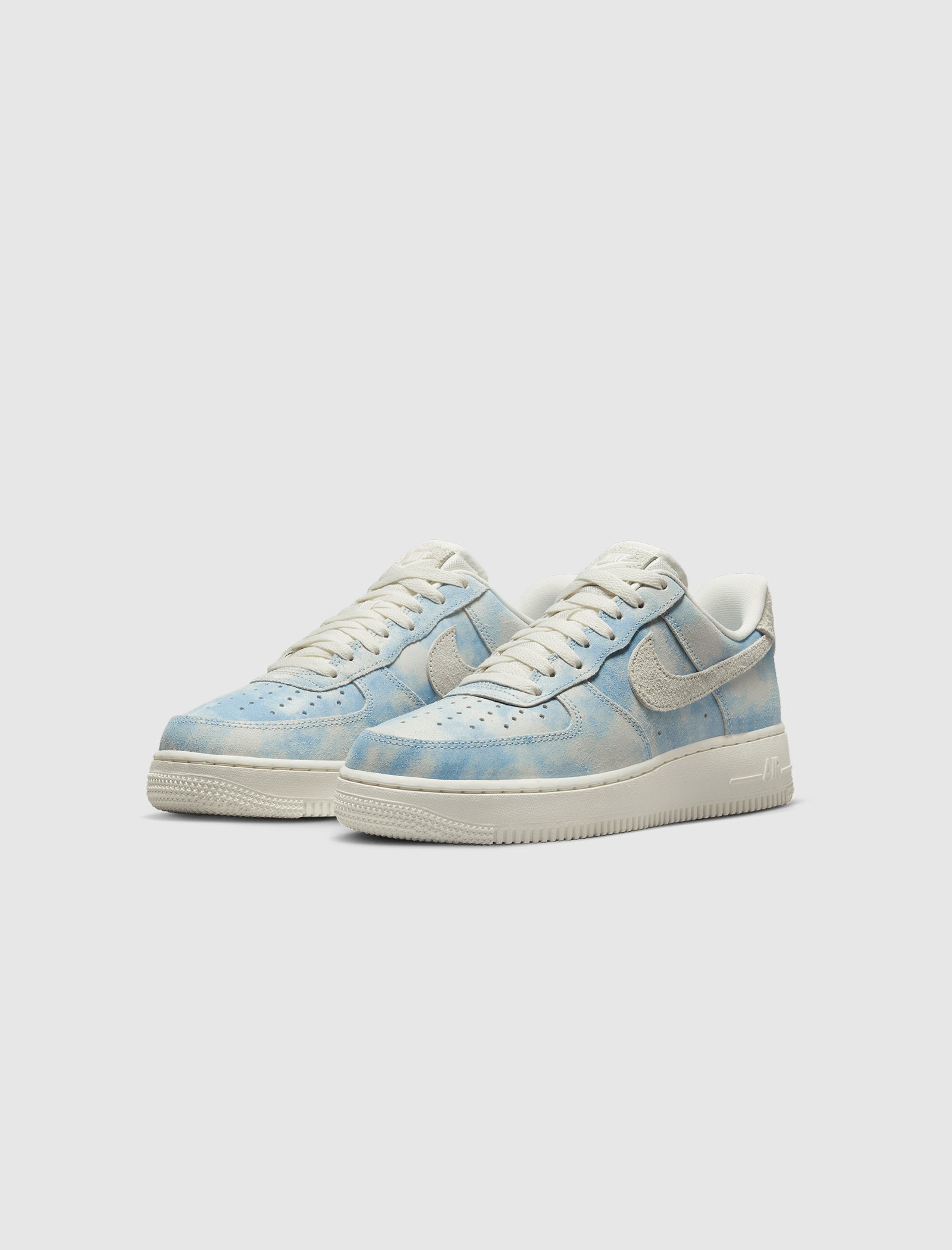 WOMEN'S AIR FORCE 1 '07 SE "CLOUDS"